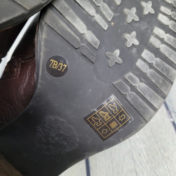 VINCE CAMUTO | Dassia leather burnished toe & heel buckle heeled boots - Picture 7 of 9